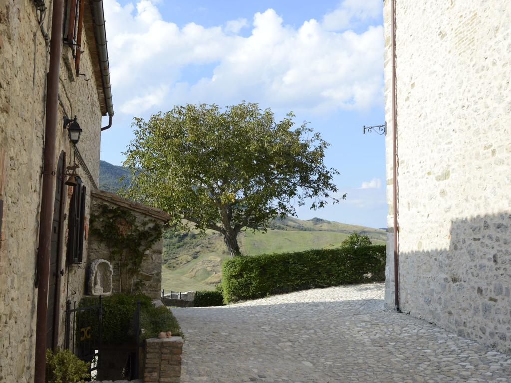 Belvilla By Oyo Graceful Apartment With Garden Petrella Guidi エクステリア 写真
