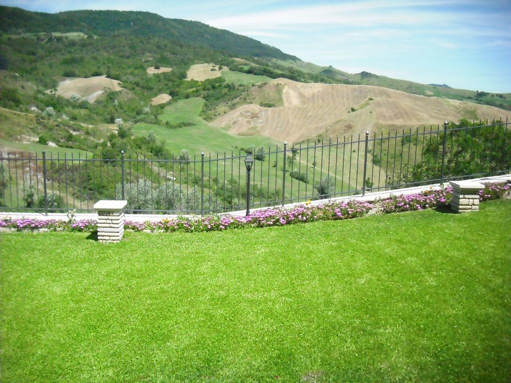 Belvilla By Oyo Graceful Apartment With Garden Petrella Guidi エクステリア 写真