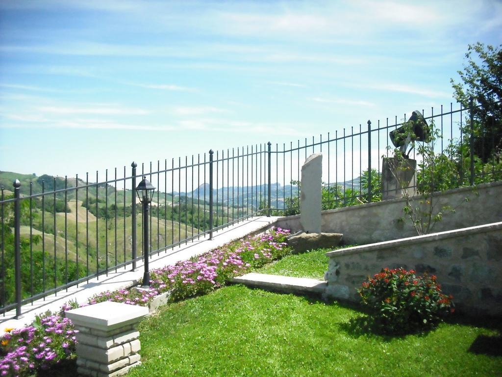 Belvilla By Oyo Graceful Apartment With Garden Petrella Guidi エクステリア 写真
