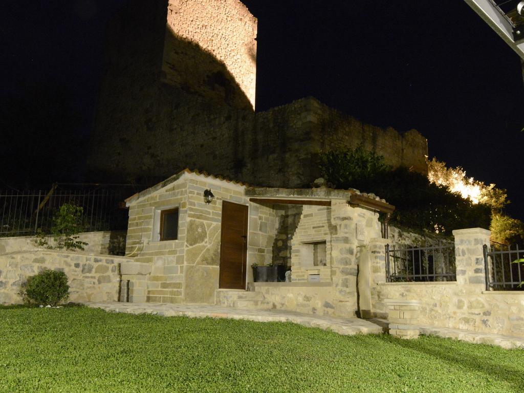Belvilla By Oyo Graceful Apartment With Garden Petrella Guidi エクステリア 写真