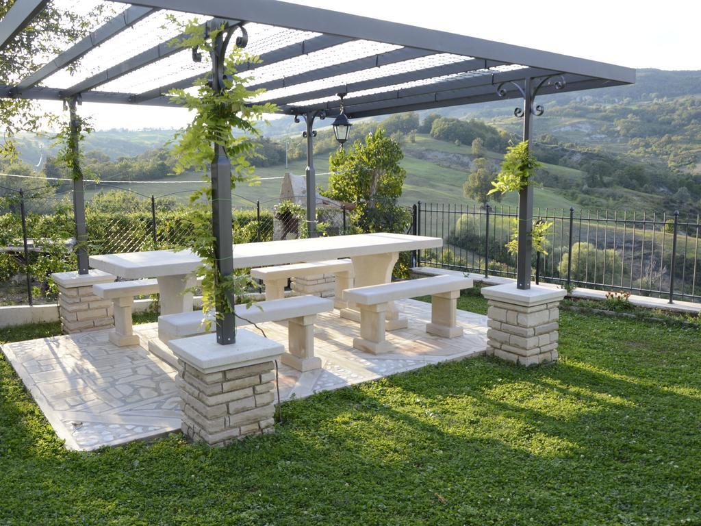 Belvilla By Oyo Graceful Apartment With Garden Petrella Guidi エクステリア 写真